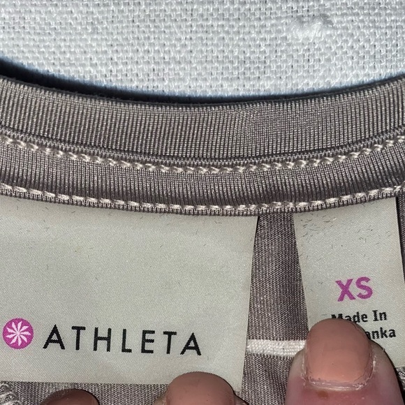 EUC xs Athleta Chi tank top in griege - Picture 2 of 6